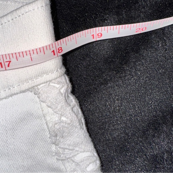 Lilly Pulitzer South Ocean Skinny Crop Resort White Jeans Size 14 New with Tags - Picture 5 of 6